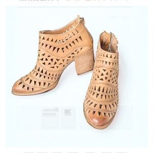 Söfft Women's Tan Genuine Leather Lasercut Ankle Booties